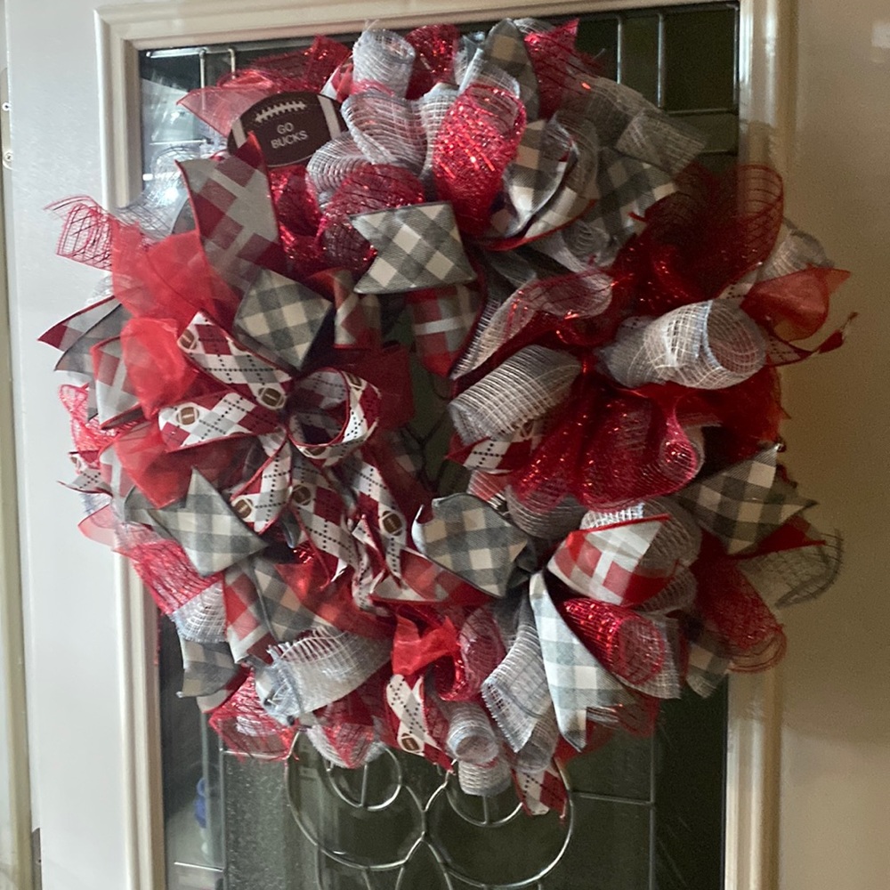 I can make any themed wreath your looking for!